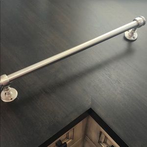 18” solid matte towel bar